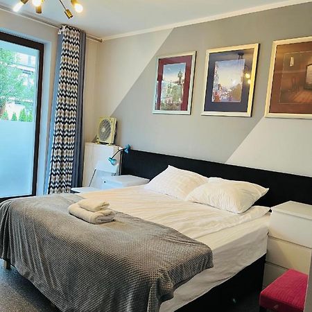 Airport Comfy Guest Home Warszawa Exteriör bild