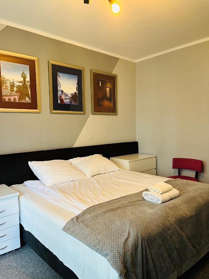 Airport Comfy Guest Home Warszawa Exteriör bild